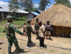 Pererat Kebersamaan dalam Tugas, Satgas Yonif 521/DY Sambangi Tokoh Masyarakat di Distrik Bolakme