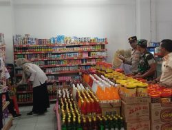 Babinsa Cek Makanan dan Minuman Kedaluwarsa Jelang Lebaran 2026