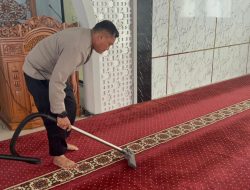 Jaga Kebersihan Rumah Ibadah, Personel SPKT Polres Majalengka Gelar Korve di Masjid Jamiusholihin