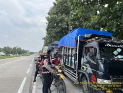 Cegah Kemacetan di Jalur Tol, Satgas Preventif Polres Majalengka Tertibkan Kendaraan di Bahu Jalan Sekitar Rest Area KM 164 Cipali