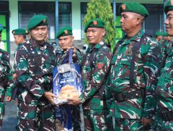 Momen Upacara 17-an di Kodim Majalengka, Dandim Bagikan Bingkisan Lebaran untuk Prajurit