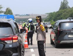 Kapolres Majalengka Turun Langsung Atasi Kemacetan di Rest Area KM 166 Tol Cipali Majalengka