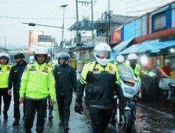 Polda Jabar gelar Patroli Penguraian Arus Macet di Jalur Limbangan–Gentong dalam Operasi Ketupat Lodaya 2026