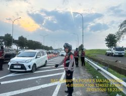 Antisipasi Kepadatan di Titik Pertemuan Tol Cipali-Cisumdawu, Personel Sat Samapta Polres Majalengka Siaga di KM 152