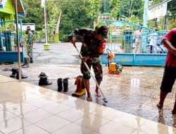 Babinsa Bantu Pembersihan Masjid, Tekankan Kebersihan Tetap Dijaga Meski Ramadan Usai