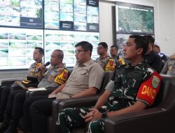 Tinjau Jasa Marga Command Center, Kapolri Pastikan Penanganan Arus Balik Berjalan Lancar dan Aman