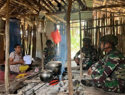 Mengatasi Kesulitan Rakyat, Satgas Yonif 521/DY Laksanakan Komsos dalam Pembinaan Teritorial di Distrik Benawa