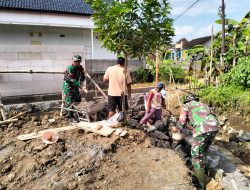 Babinsa Berpartisipasi Aktif dalam Pembangunan Parit Masjid