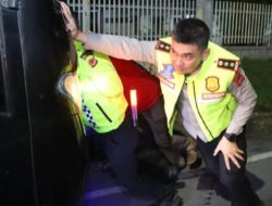 Respon Cepat Kapolres Cirebon Kota Tangani Bus Patah As, Arus Balik Padat Tetap Lancar