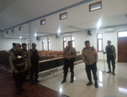 Polres Majalengka Kerahkan Tim Sterilisasi ke GKP Cideres Jelang Hari Raya Paskah
