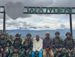 Menjaga Pesona Alam, Satgas Yonif 521/DY Bersama Warga Lakukan Karya Bhakti di Wisata Distrik Napua