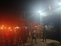 Satgas Yonif 123/Rajawali Bersama Masyarakat Rayakan Malam Paskah Hari Kebangkitan Yesus Kristus