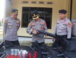 Persiapan Pengamanan Aksi May Day, Wakapolres Majalengka Cek Kesiapan Senjata Flash Ball
