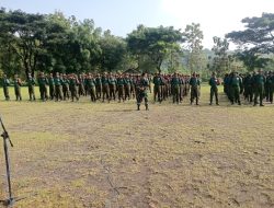 Babinsa Latih PBB untuk Tingkatkan Disiplin dan Kekompakan Generasi Muda