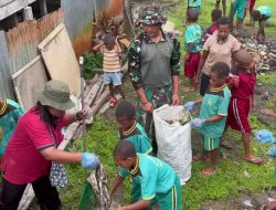 Gotong Royong di Pelabuhan Sahapikya, TNI dan Warga Edukasi Anak SD Cegah Sarang Nyamuk