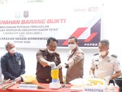 Sinergi Tiga Pilar Penegak Hukum, Polres Bondowoso Bersama Kejari Gelar Pemusnahan Barang Bukti Inkrah