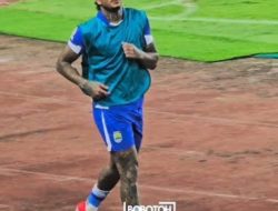 Sepatu Beda Warna Ramon Tanque Jadi Perhatian, Ternyata Punya Makna Khusus