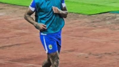 Sepatu Beda Warna Ramon Tanque Jadi Perhatian, Ternyata Punya Makna Khusus