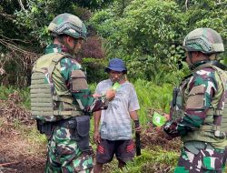 Ketahanan Pangan Berkelanjutan, Satgas Yonif 521/DY Bagikan Bibit Kepada Warga di Distrik Benawa