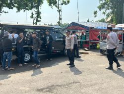 Sat Binmas Polres Indramayu Ajak Peserta Aksi Damai Tertib di Jalan.