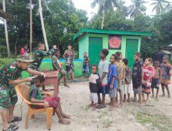 Sentuhan Humanis TNI di Tanah Papua: Satgas Yonif 123/Rajawali Pangkas Rambut Anak-Anak, Hadirkan Keceriaan di Perbatasan
