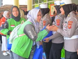 100 Driver Ojol Perempuan dari Berbagai Komunitas Hadiri Baksos Polwan Polda Jabar, Saat Hari Kartini