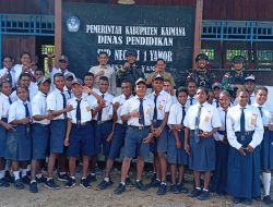 Satgas Pamtas Kewilayahan RI-PNG Yonif 410/ALG Berikan Wasbang dan Motivasi Pentingnya Pendidikan Kepada Siswa SMP Negeri Ururu