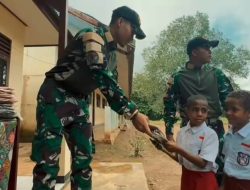Satgas Yonif 123/Rajawali Tebar Kepedulian di Papua Selatan, Bagikan Seragam Pramuka untuk Siswa SD Negeri Bade Mememu