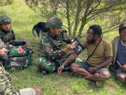 Tulus dan Suci, Satgas Yonif 521/DY Hadir Berbagi Sembako dan Pelayanan Kesehatan di Napua