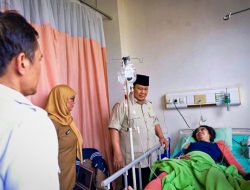 Pagi-Pagi Presiden Prabowo Jenguk Korban Tabrakan KA di RSUD Bekasi, Jawa Barat
