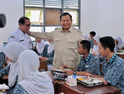 Presiden Prabowo Subianto Meninjau Hasil Revitalisasi dan Pelaksanaan Program MBG di SMA Negeri 1 Cilacap