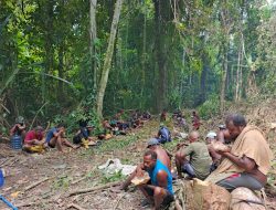 Di Balik Nasi Bungkus Ada Kebersamaan :  TMMD Ke 128 di Kampung Tanah Rubuh, Tanpa Sekat Tanpa Batas!