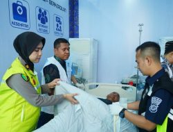 Polda Jabar Berikan Layanan Kesehatan kepada Pendemo saat May Day Fiesta di Monas