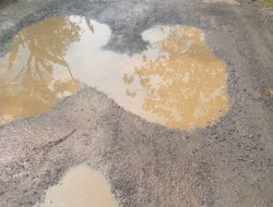 Warga Keluhkan Jalan Rusak dan Berlubang, Diduga Lemahnya Pengawasan Dinas PUTR Kab.Majalengka.