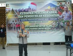 Polda Jabar Siapkan Perlengkapan Memadai, Utamakan Keselamatan Pendaki Dalam Aksi Bakti Lingkungan Di Gunung Gede Pangrango
