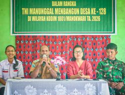 TNI Dorong Kesadaran Keluarga Sehat, Warga Antusias Ikuti Penyuluhan KB dalam TMMD Ke-128 Kodim 1801/Manokwari