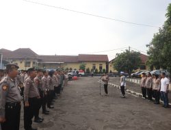 Kabag Log Polres Majalengka Pimpin Apel Pagi di Halaman Masjid Jami Al-Usholihin
