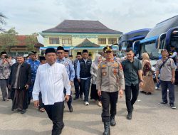 Wakapolres Majalengka Dampingi Bupati Lepas Keberangkatan 163 Jemaah Haji Kloter KJT-23