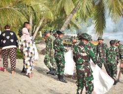 Peduli Lingkungan, Satgas Pamtas RI–Malaysia Yonarmed 19/Bogani Bersama Warga Bersihkan Pantai Babo