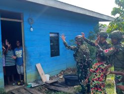 Syukur dan Senyum, Satgas Yonif 521/DY Berikan Pelayanan Gratis di Distrik Kobakma