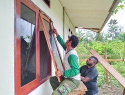 Pemasangan Pintu dan Jendela RTLH TMMD Ke-128 Kodim 1801/Manokwari Capai Tahap Finishing