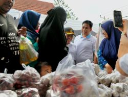 Kendalikan Inflasi, Wamendagri Akhmad Wiyagus Buka Gerakan Pangan Murah di NTB