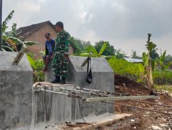 Gotong Royong Bangun Jembatan Merah Putih, TNI dan Warga Gunung Kancil Wujudkan Impian lama.