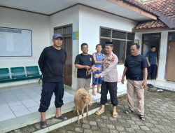 Kapolsek Majalengka Kota Serahkan Hewan Kurban kepada Pertuni dalam Rangka Hari Raya Idul Adha