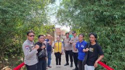 Kawal Pembangunan Daerah, Polsek Kadipaten Monitoring Pemeliharaan Jembatan Sungai Cikasarung