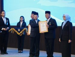 Pemerintah Anugerahkan Tanda Kehormatan Satyalancana Wira Karya kepada Enam Tokoh