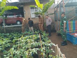 Semangat Gotong Royong TNI dan Warga Johunut: Bank Sampah Dibangun, Poskamling Diperkuat