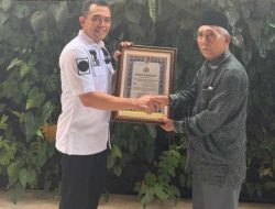 Densus 88 AT Polri Berikan Penghargaan Dari Kapolri Kepada Tokoh Masyarakat Berperan Cegah Paham Radikalis Terorisme di Provinsi Jambi