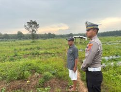 Anggota Satlantas Polres Majalengka Laksanakan Pengecekan Lahan yang Akan Ditanami Jagung di Blok Pancurendang