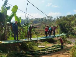 Pembangunan Jembatan Perintis Garuda Di Girimarto Masuki Tahap Pemasangan Pagar